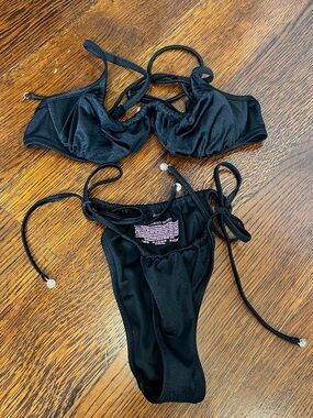 Victoria secret Black String balconette
Bikini Set